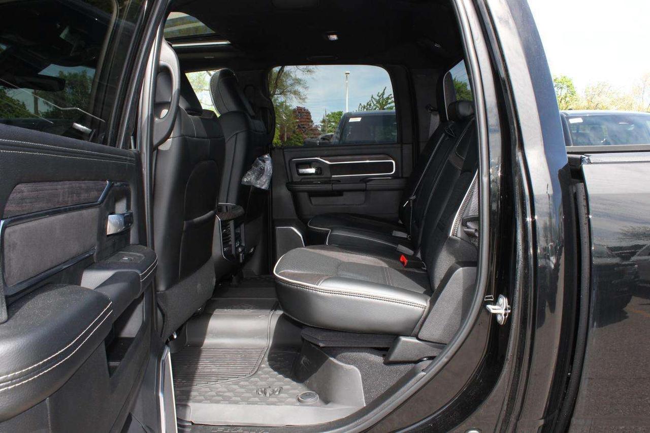2025 RAM 2500 Laramie Crew Cab Night Edition 4x4  Gps SiriusXM B Photo