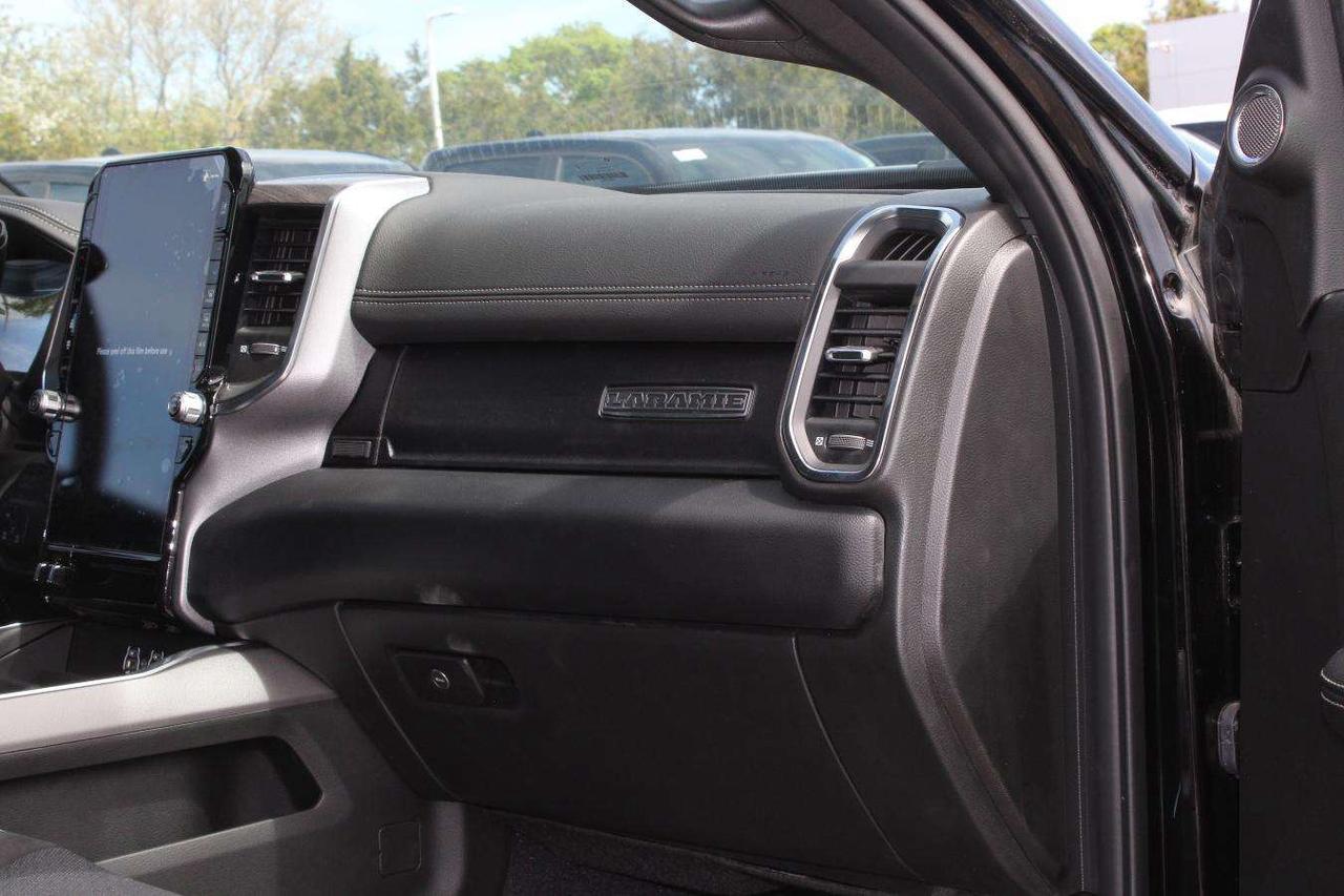 2025 RAM 2500 Laramie Crew Cab Night Edition 4x4  Gps SiriusXM B Photo