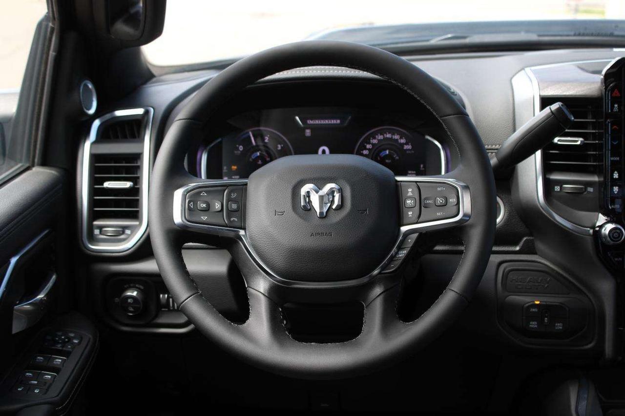 2025 RAM 2500 Laramie Crew Cab Night Edition 4x4  Gps SiriusXM B Photo