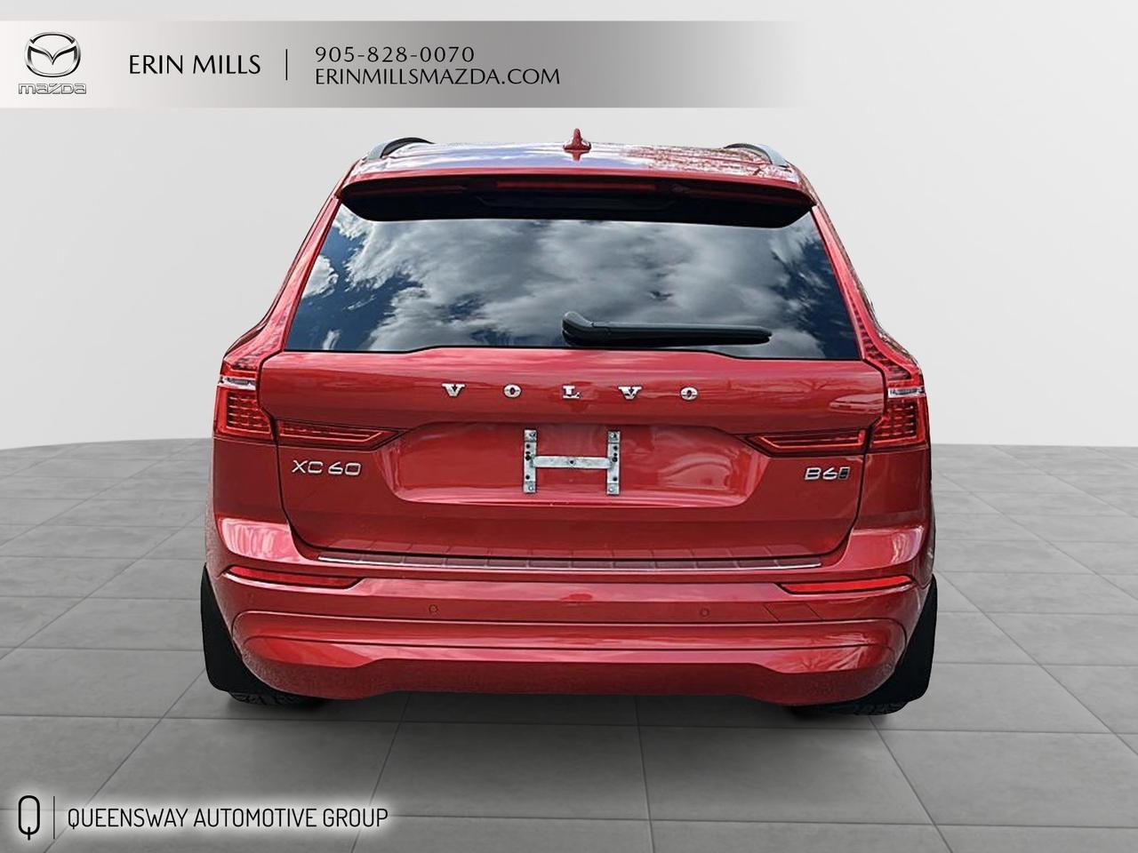 2022 Volvo XC60 B6 Momentum Photo2