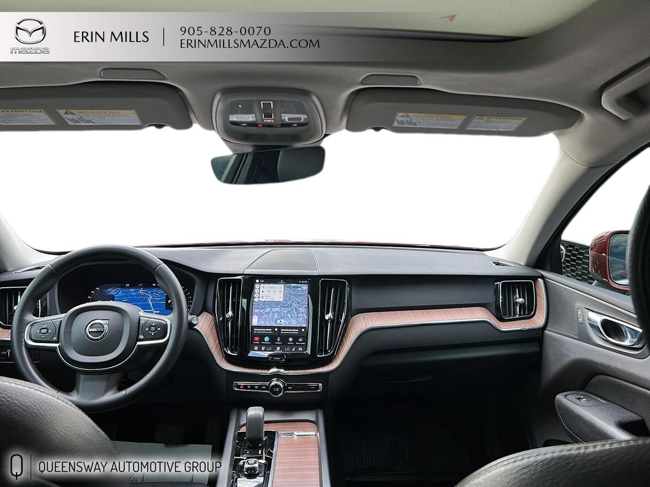 2022 Volvo XC60 B6 Momentum Photo