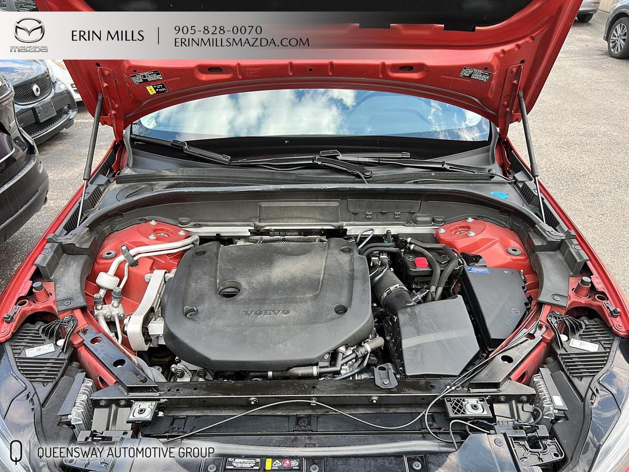 2022 Volvo XC60 B6 Momentum Photo