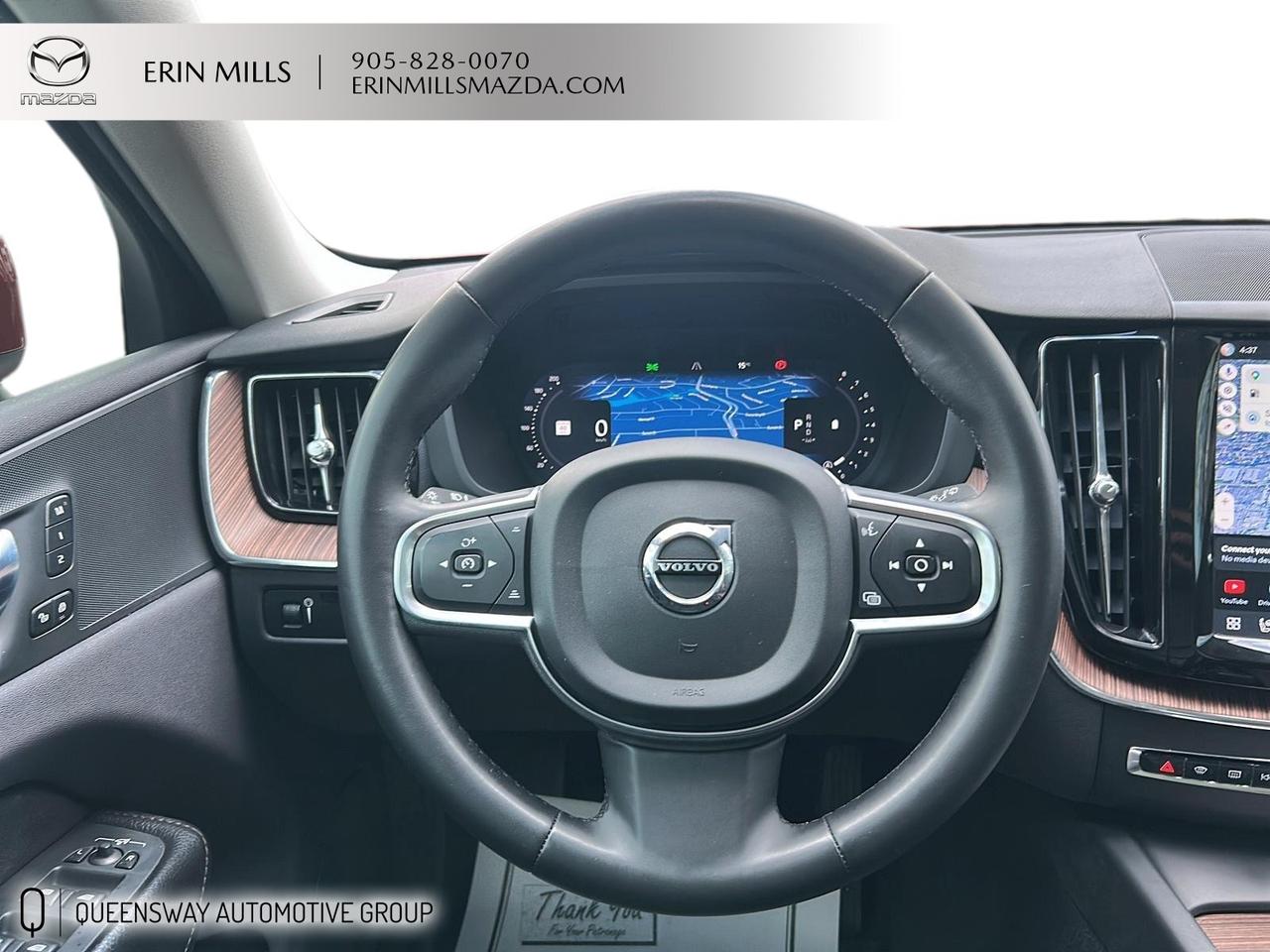 2022 Volvo XC60 B6 Momentum Photo