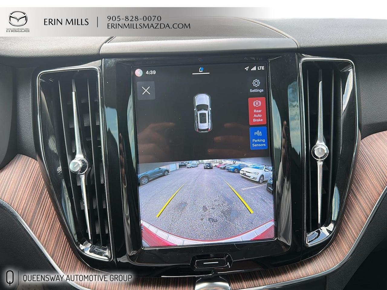 2022 Volvo XC60 B6 Momentum Photo
