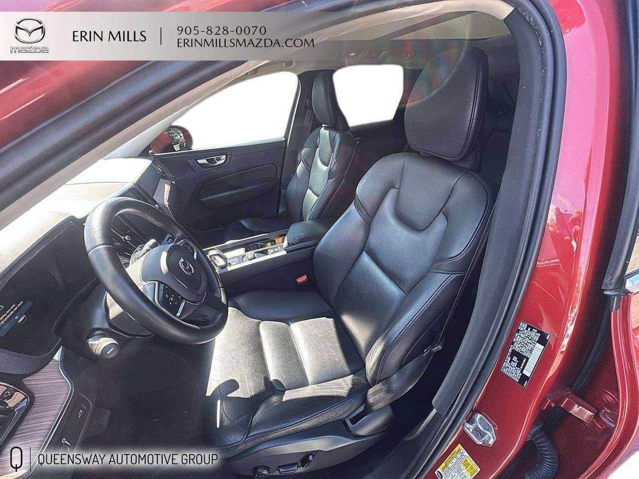 2022 Volvo XC60 B6 Momentum AWD// CLEAN CARFAX // NO ACCIDENT Photo