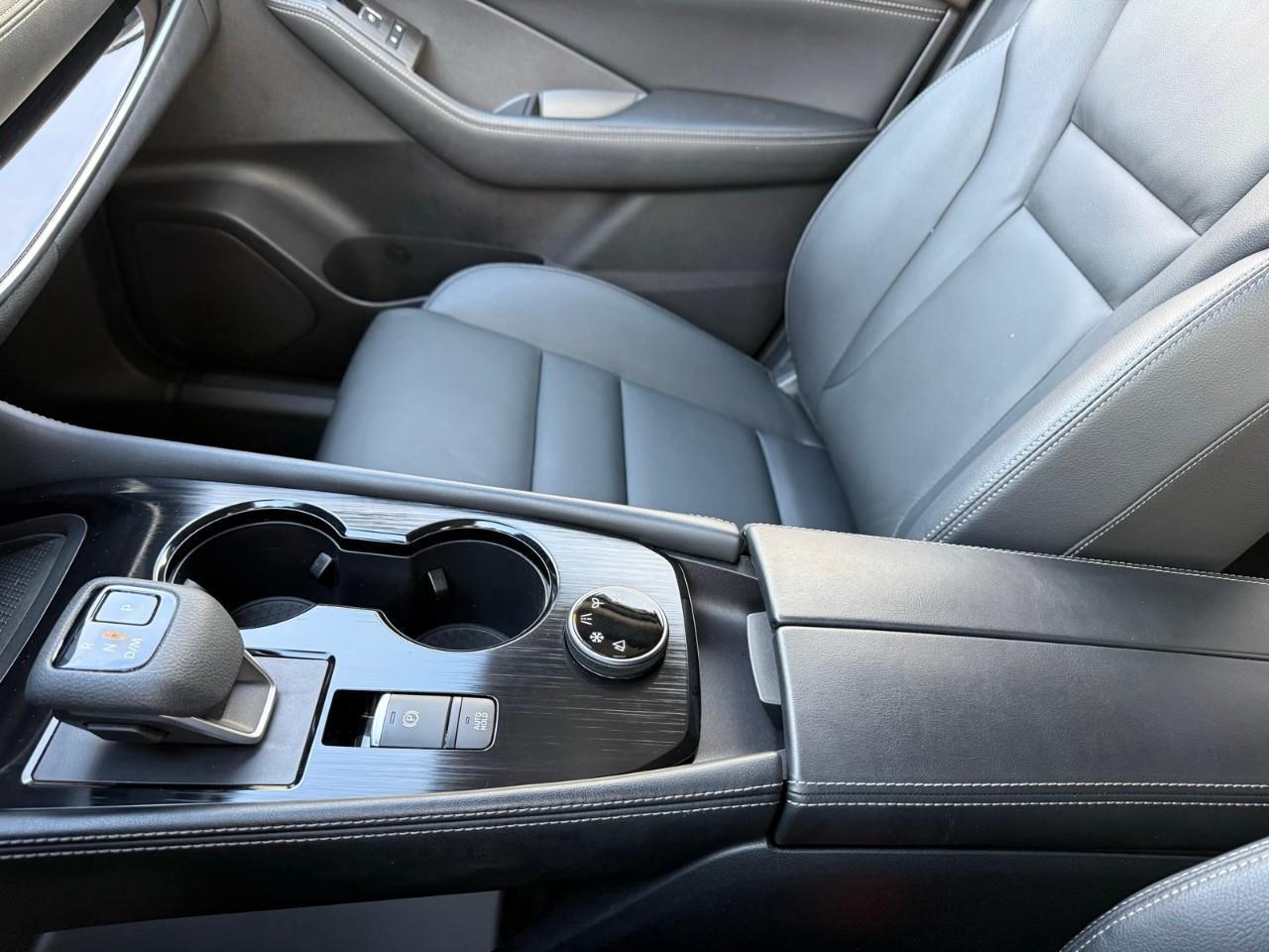 2023 Nissan Rogue SL Photo4