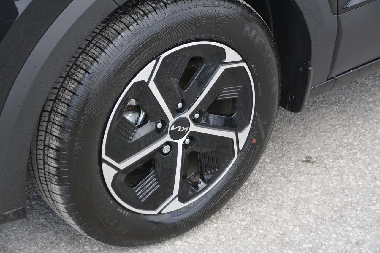 2025 Kia Niro Plug-In Hybrid LX Photo