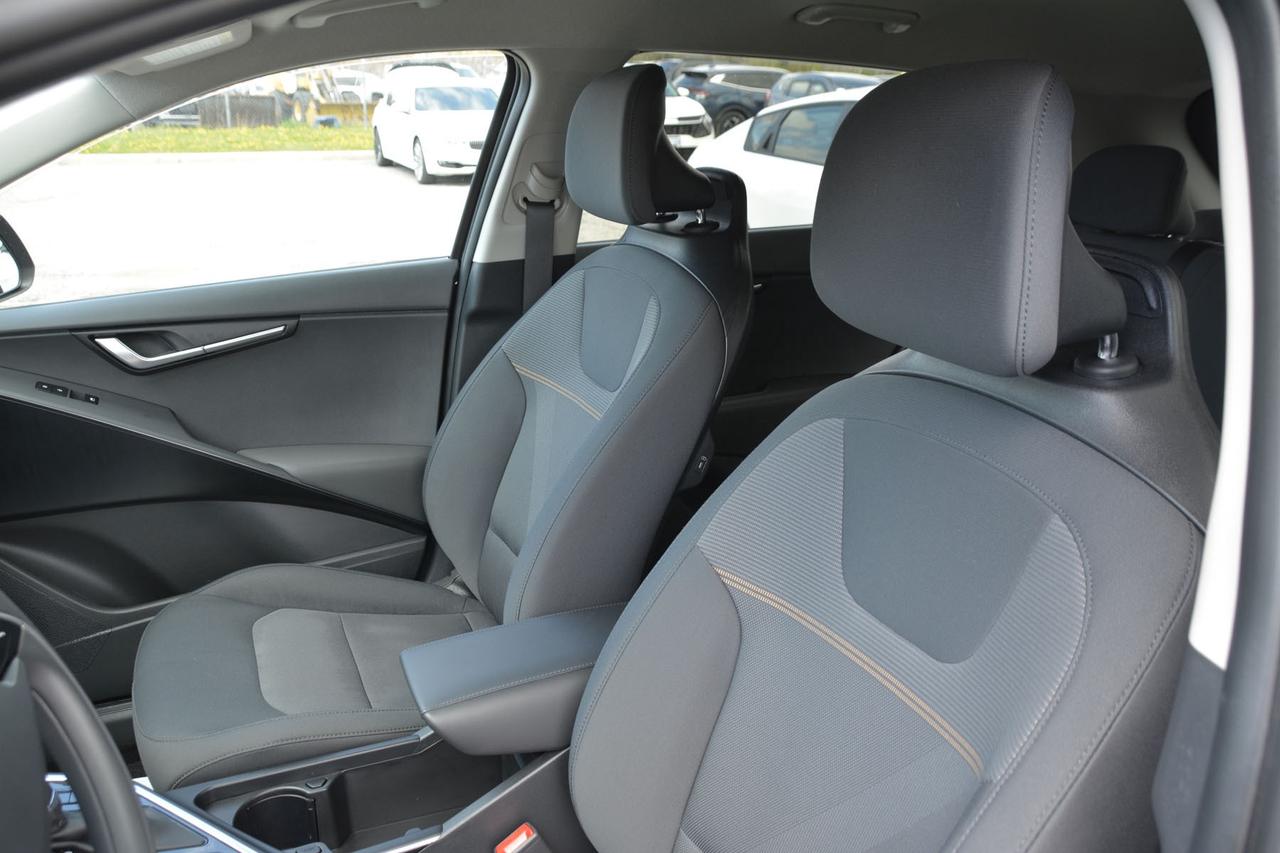 2025 Kia Niro Plug-In Hybrid LX Photo