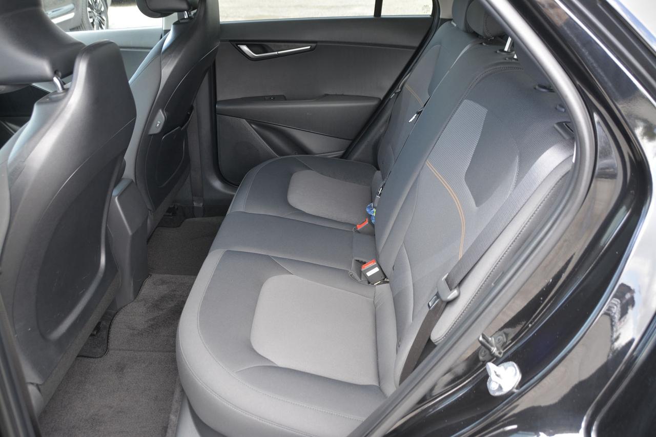 2025 Kia Niro Plug-In Hybrid LX Photo