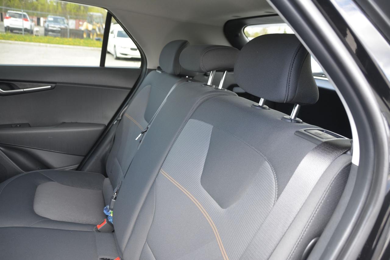 2025 Kia Niro Plug-In Hybrid LX Photo