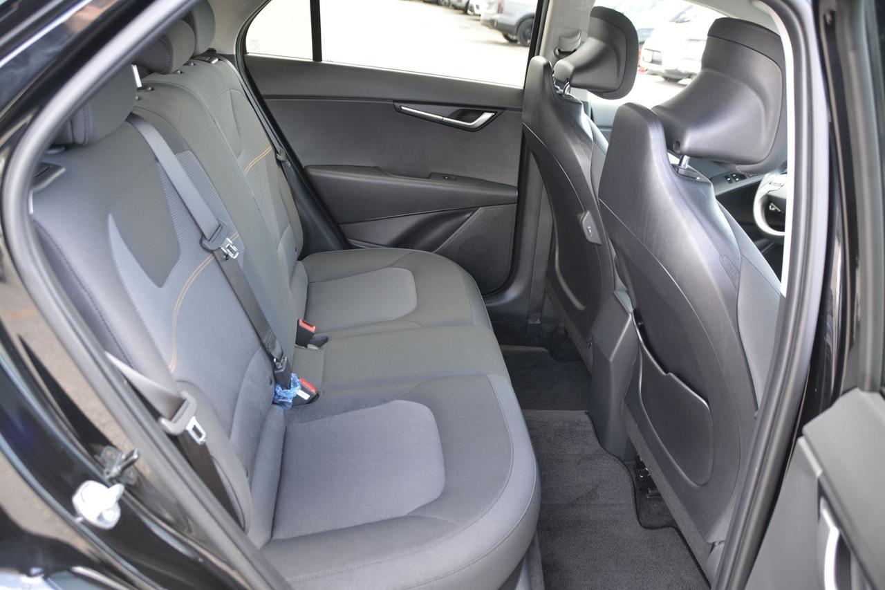 2025 Kia Niro Plug-In Hybrid LX Photo