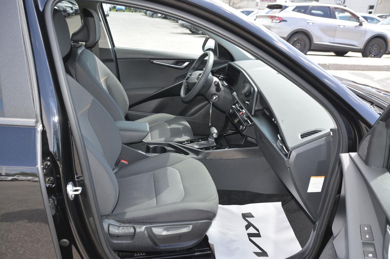 2025 Kia Niro Plug-In Hybrid LX Photo