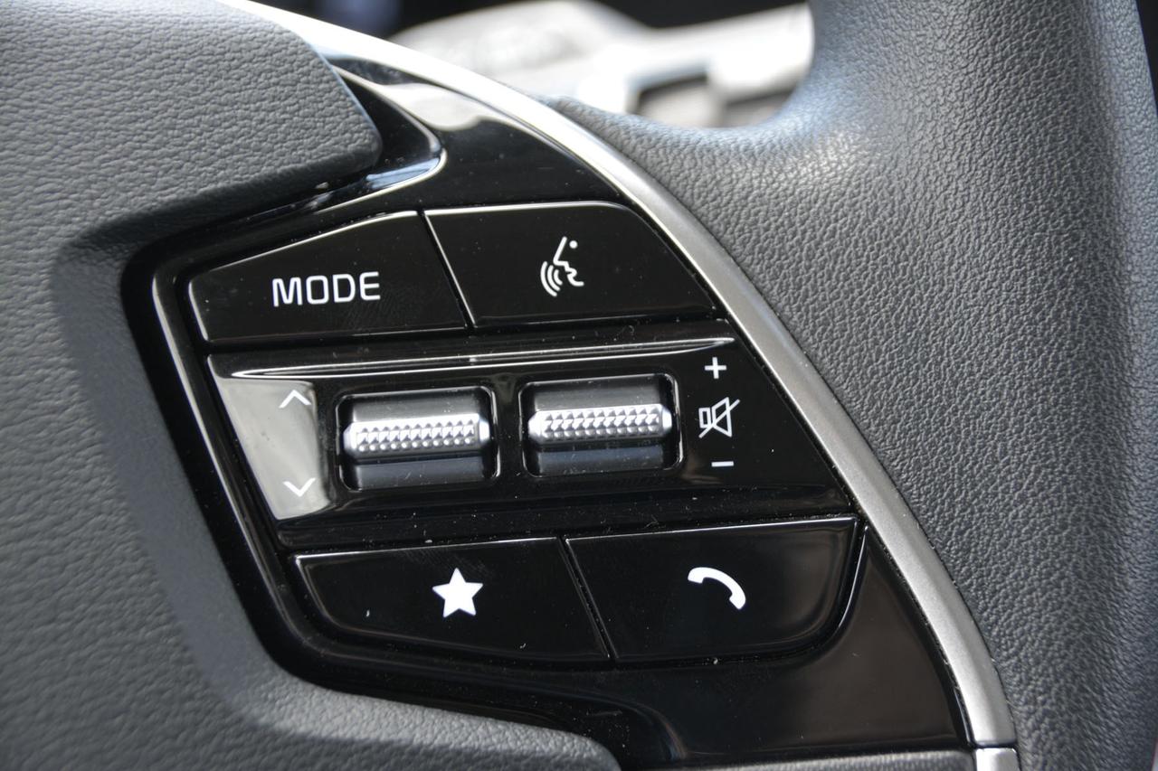 2025 Kia Niro Plug-In Hybrid LX Photo