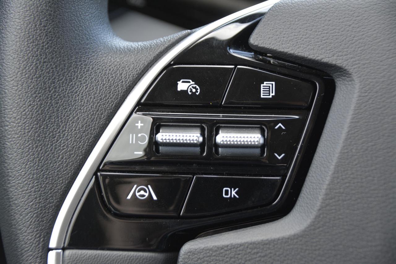 2025 Kia Niro Plug-In Hybrid LX Photo
