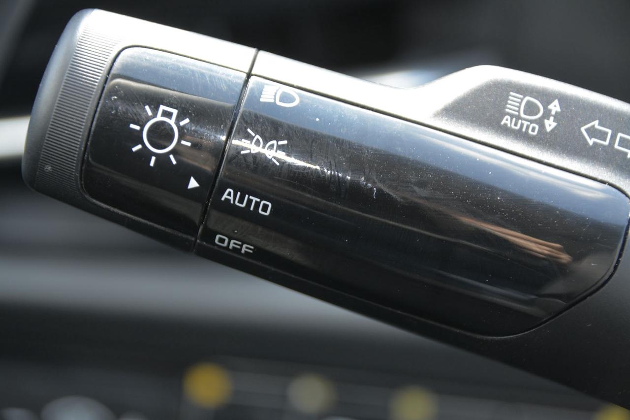 2025 Kia Niro Plug-In Hybrid LX Photo
