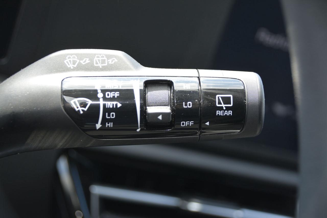 2025 Kia Niro Plug-In Hybrid LX Photo