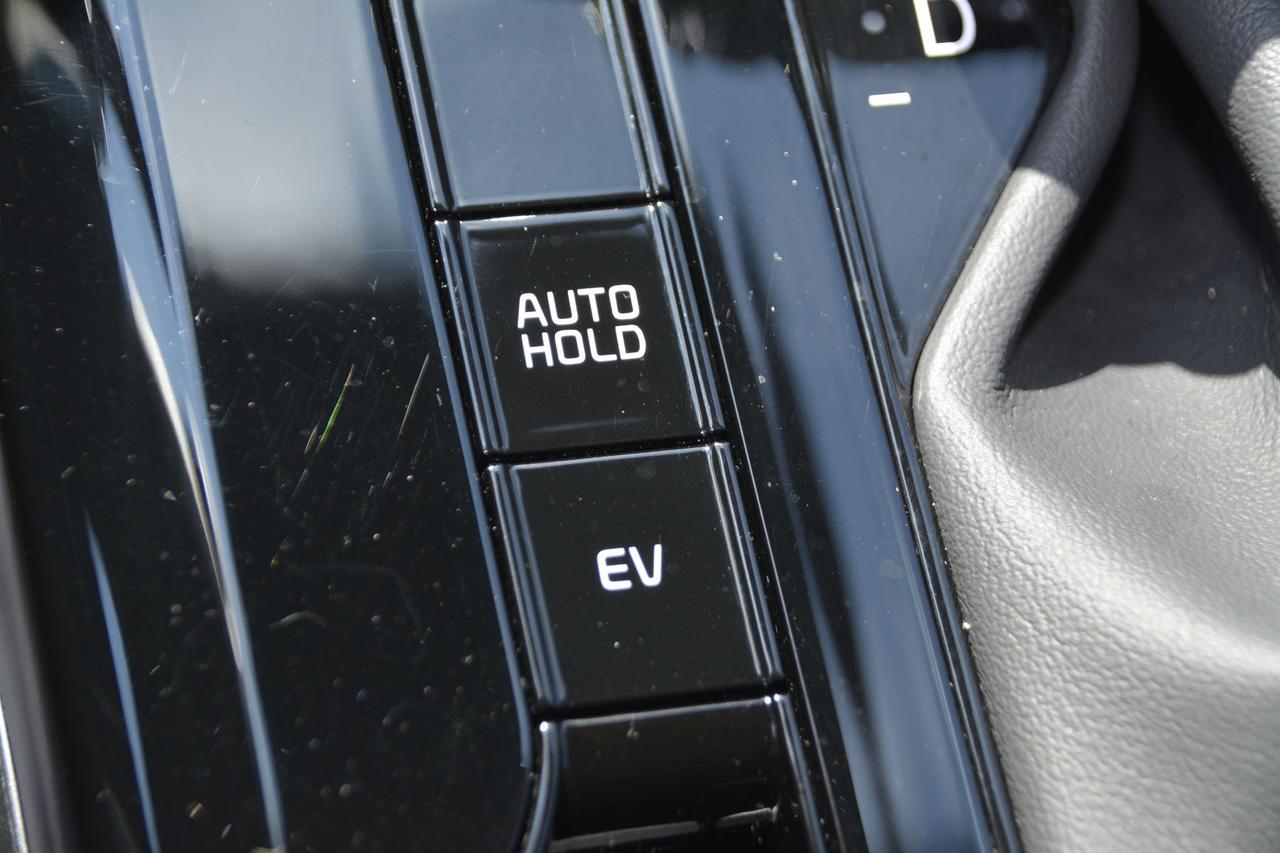 2025 Kia Niro Plug-In Hybrid LX Photo