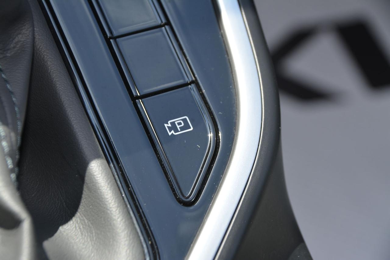 2025 Kia Niro Plug-In Hybrid LX Photo