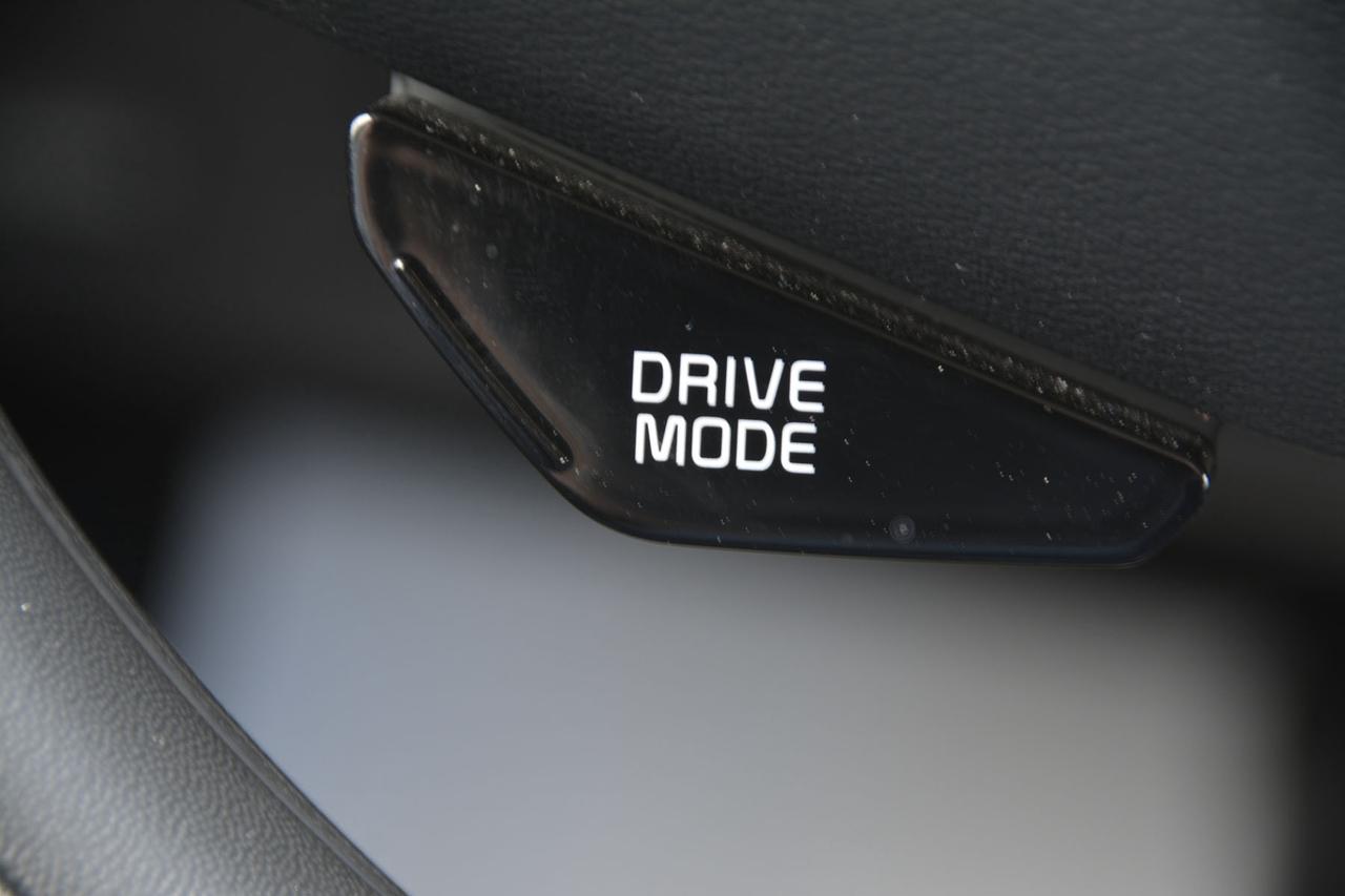 2025 Kia Niro Plug-In Hybrid LX Photo