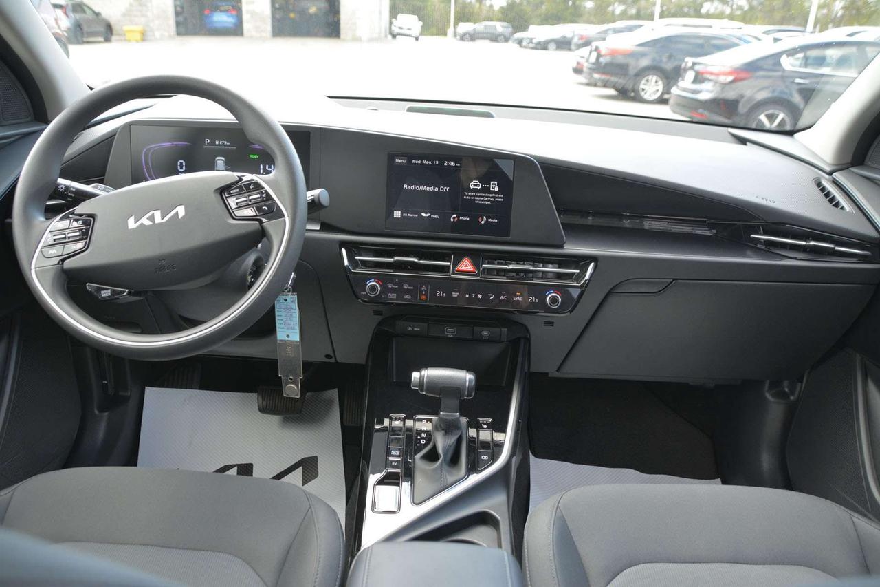 2025 Kia NIRO LX Photo4