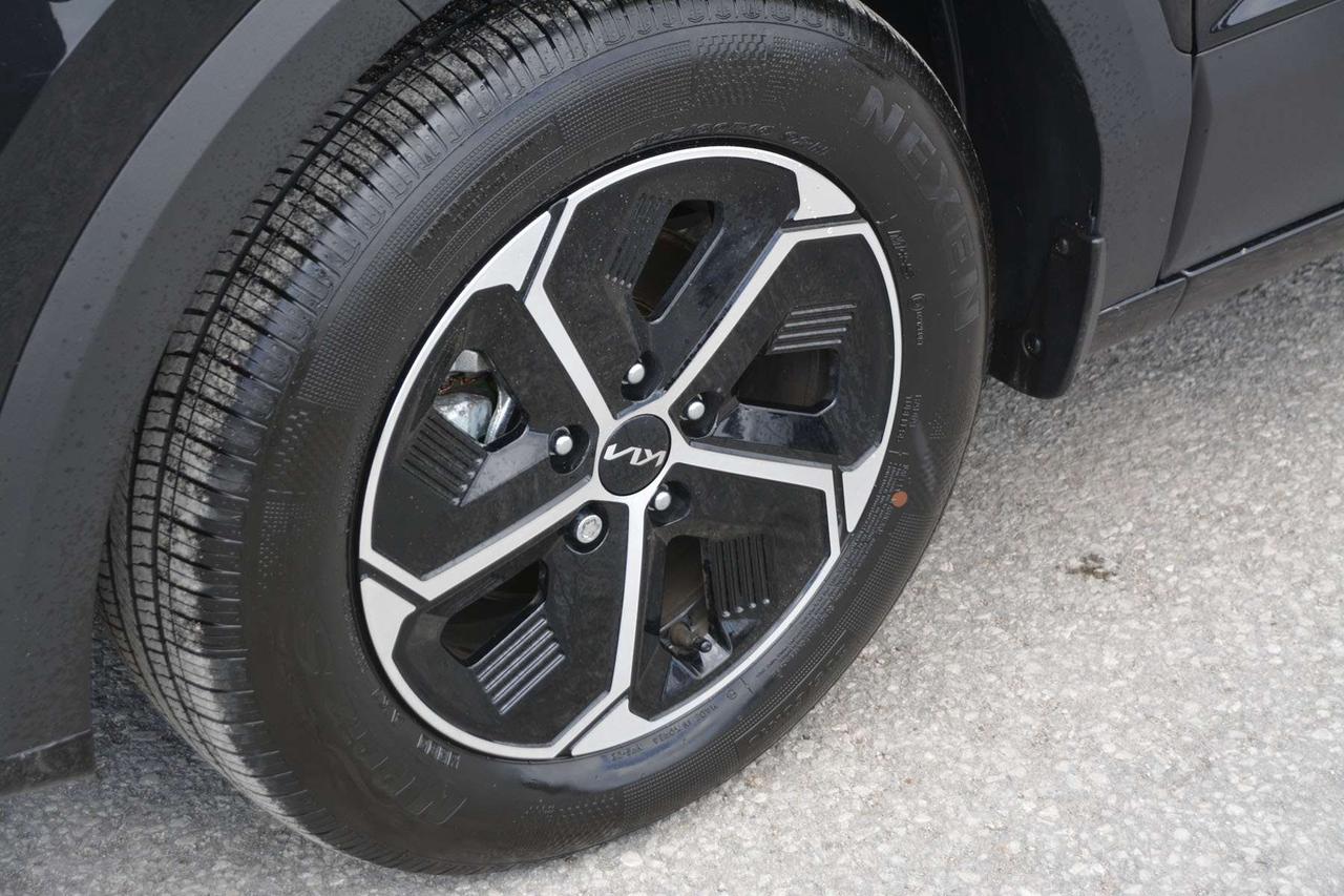 2025 Kia NIRO LX Photo