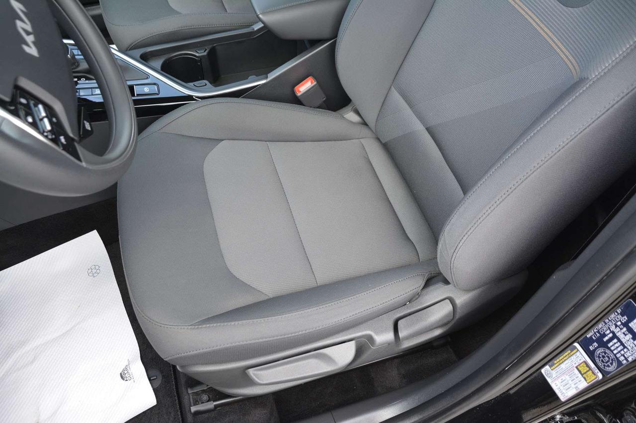2025 Kia NIRO LX Photo