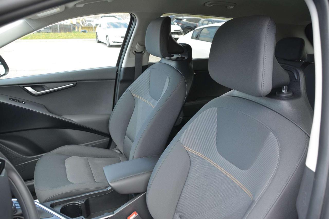 2025 Kia NIRO LX Photo