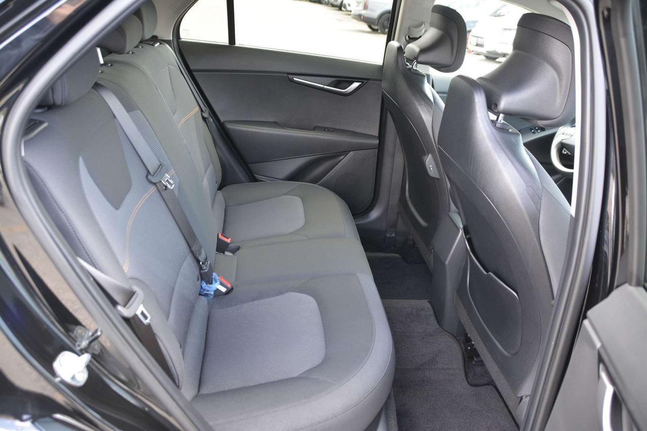 2025 Kia NIRO LX Photo