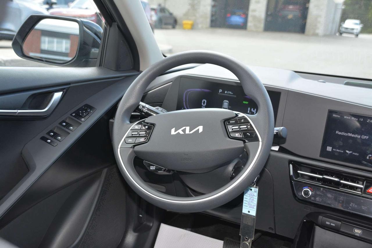 2025 Kia NIRO LX Photo