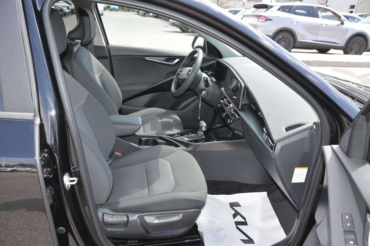 2025 Kia NIRO LX Photo