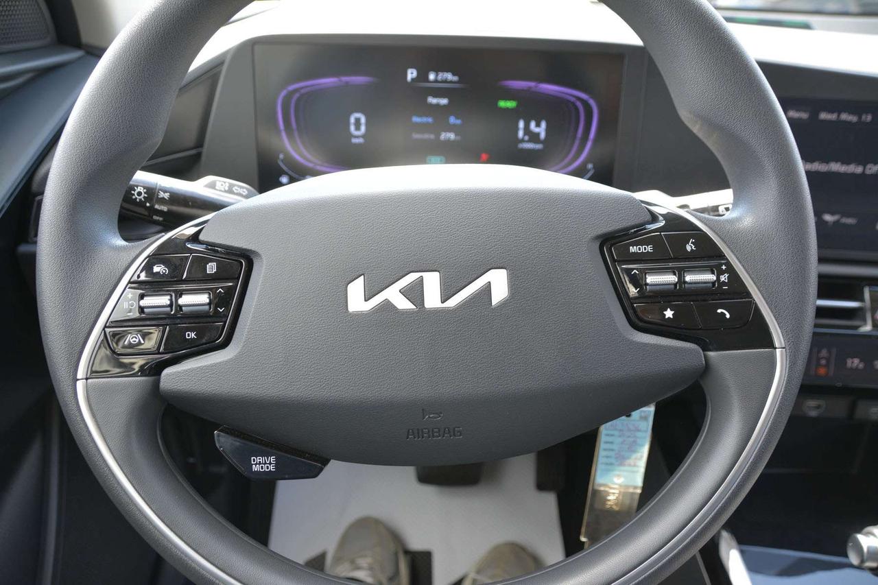 2025 Kia NIRO LX Photo