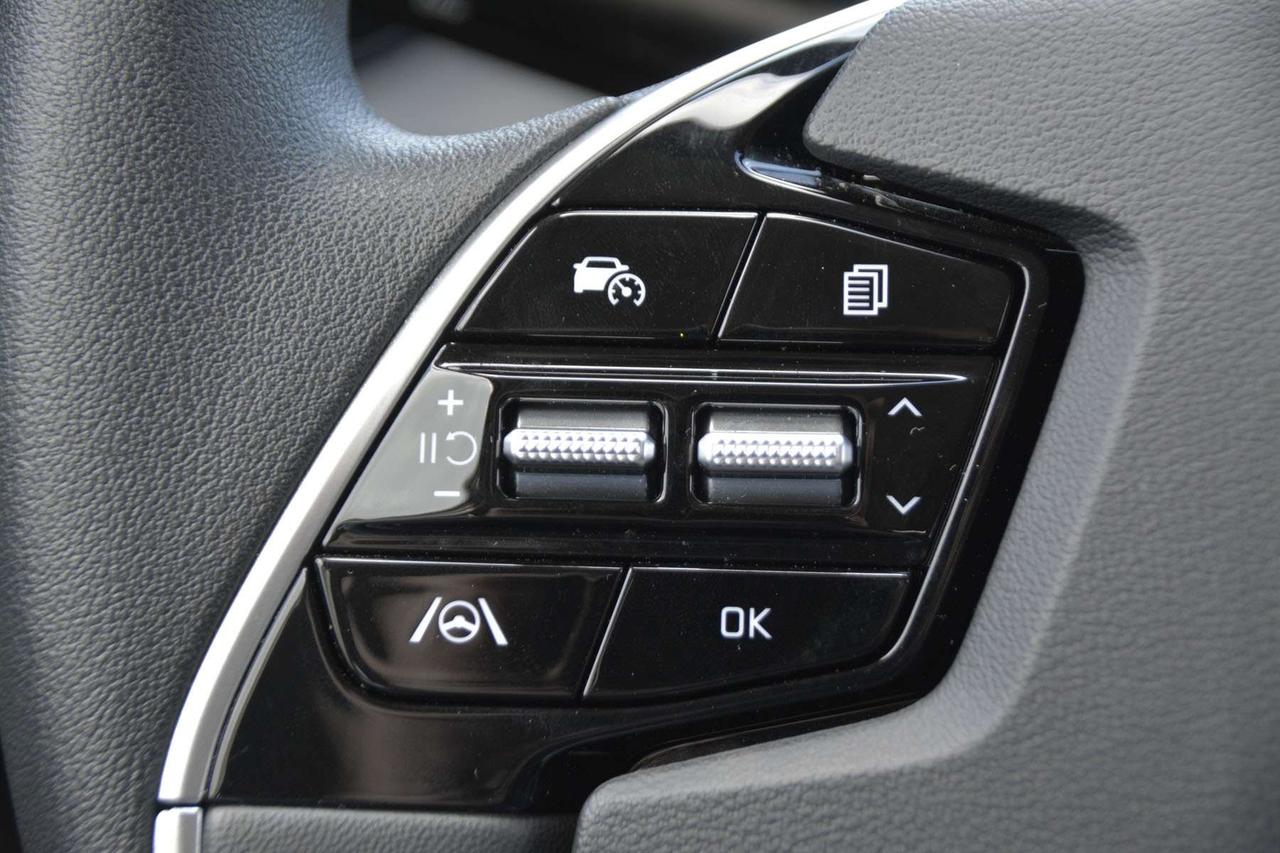 2025 Kia NIRO LX Photo