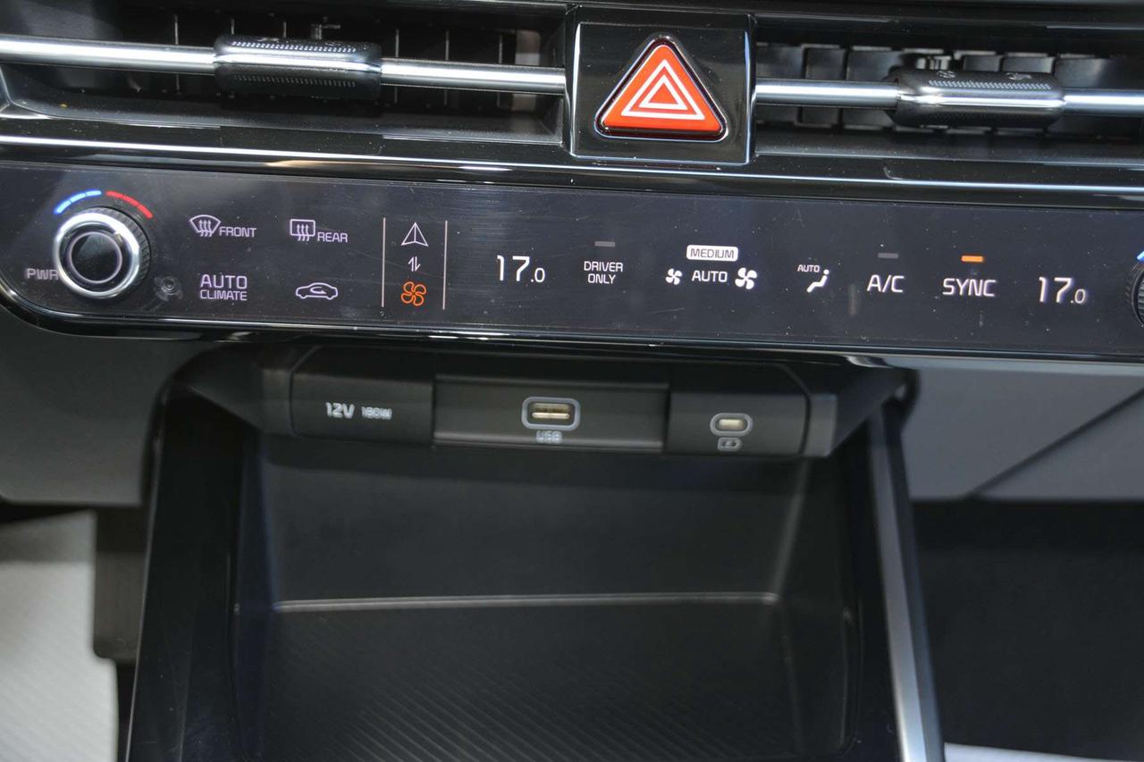 2025 Kia NIRO LX Photo