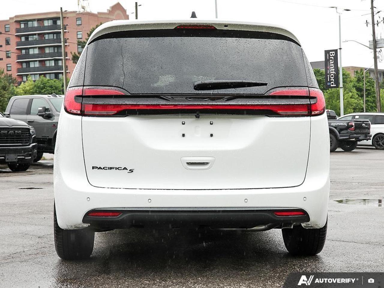 2027 Chrysler Pacifica Select Front-Wheel Drive Passenger Van Photo