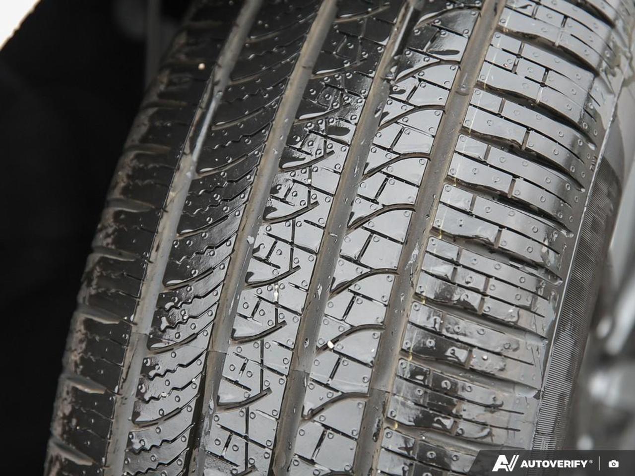 2027 Chrysler Pacifica Select Front-Wheel Drive Passenger Van Photo