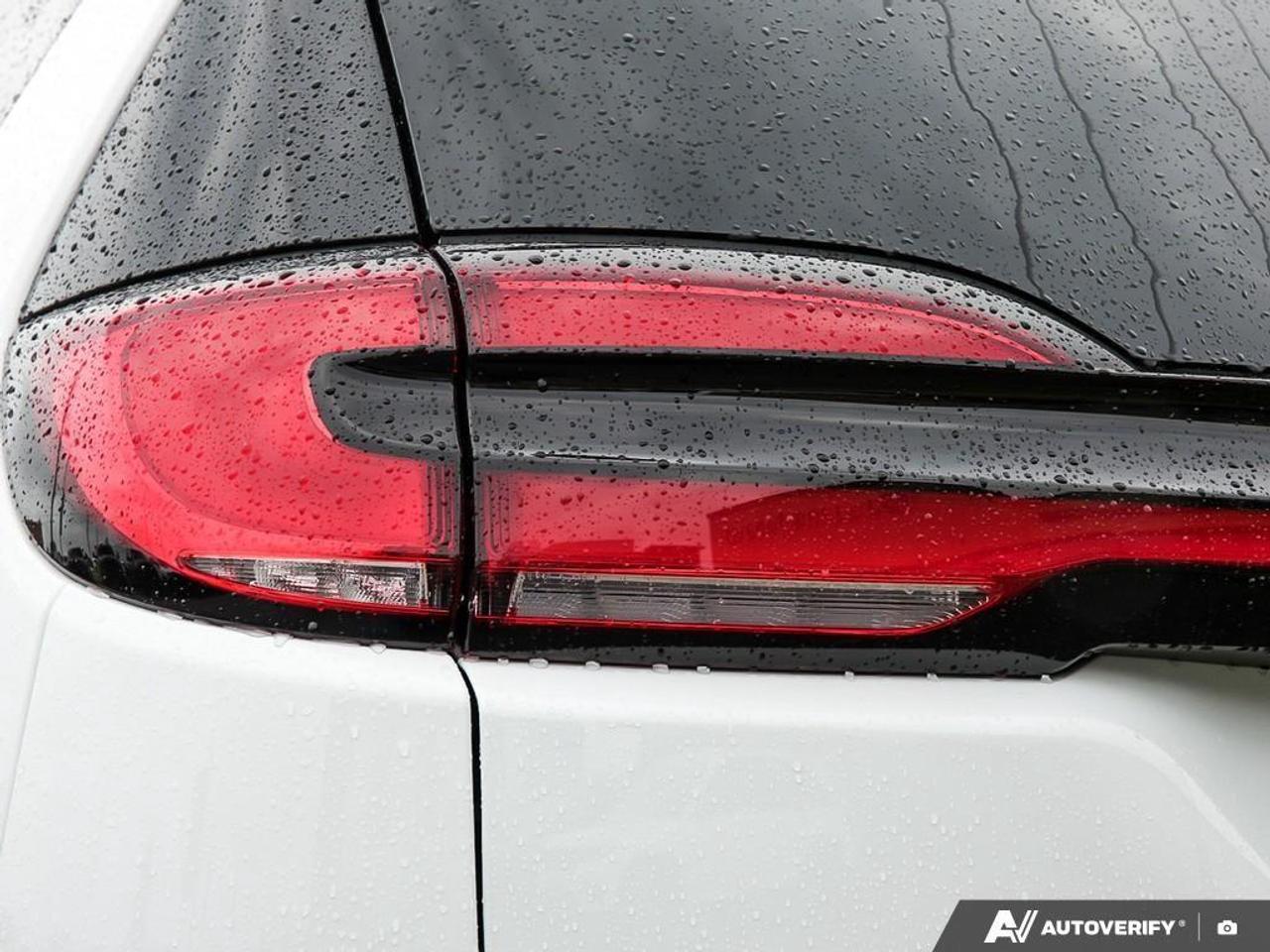 2027 Chrysler Pacifica Select Front-Wheel Drive Passenger Van Photo