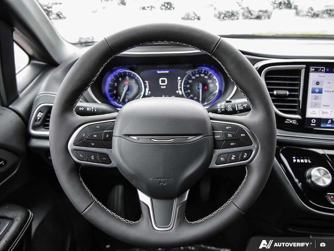 2027 Chrysler Pacifica Select Front-Wheel Drive Passenger Van Photo