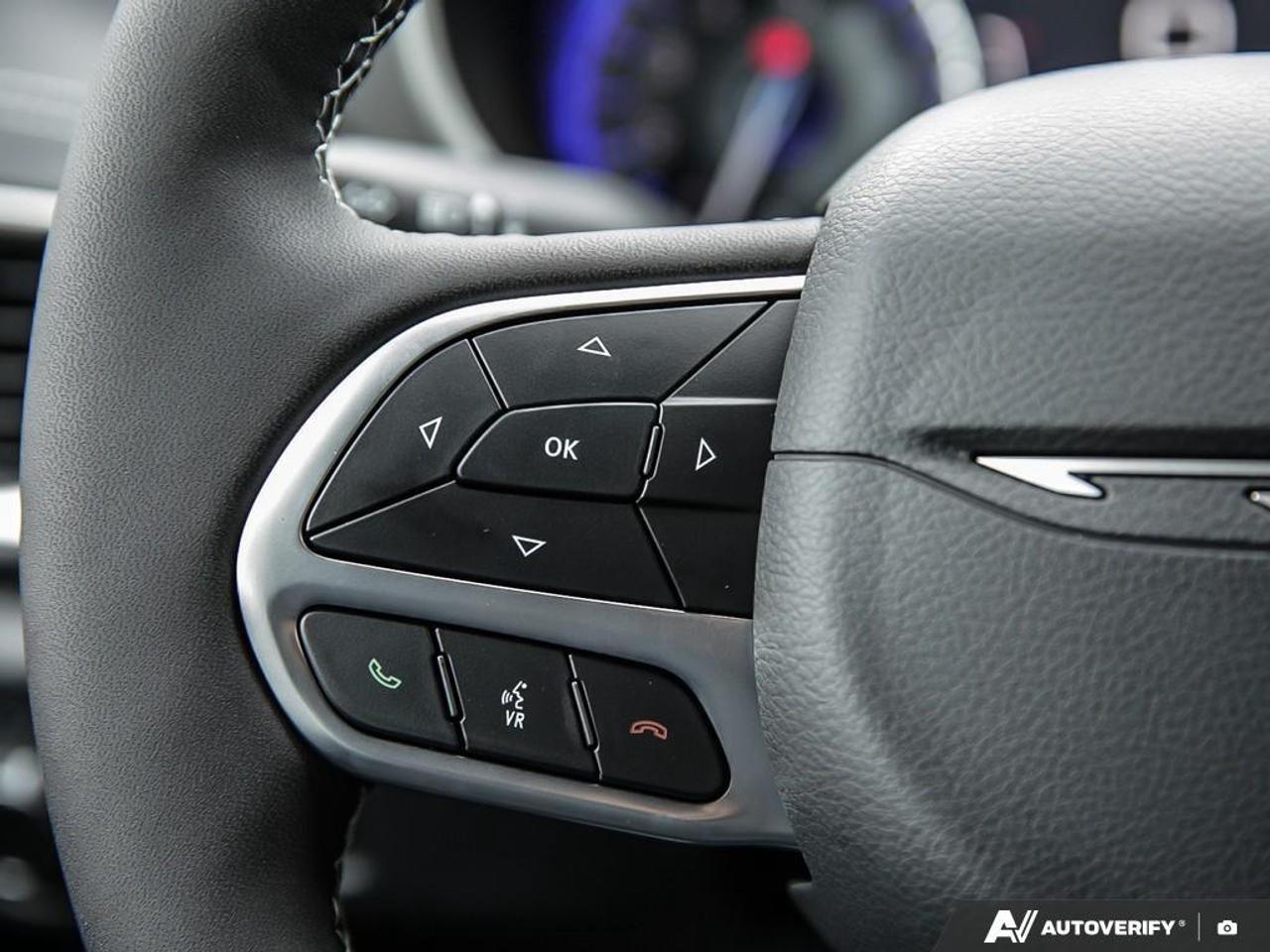 2027 Chrysler Pacifica Select Front-Wheel Drive Passenger Van Photo