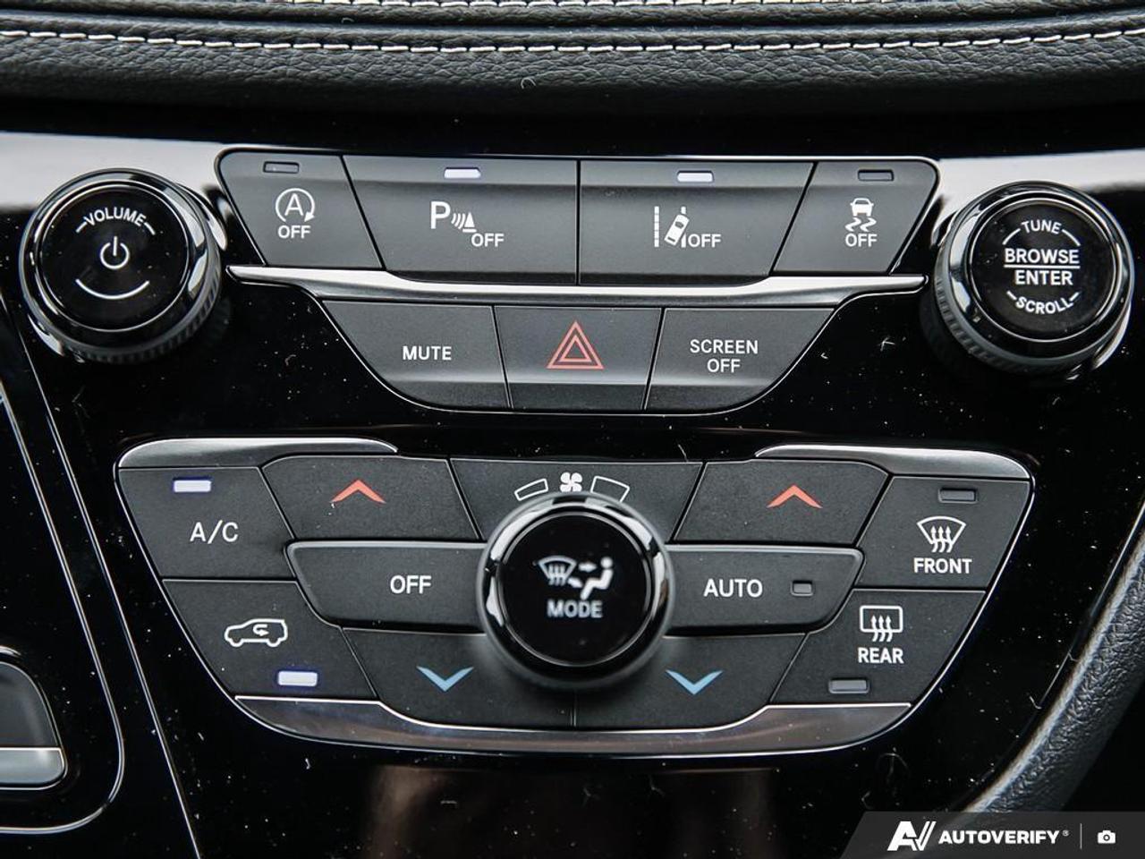 2027 Chrysler Pacifica Select Front-Wheel Drive Passenger Van Photo