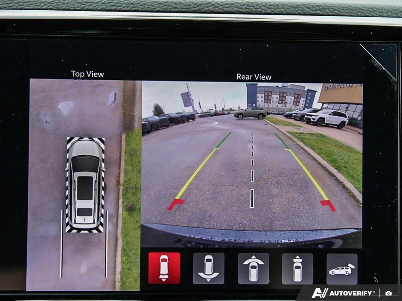 2027 Chrysler Pacifica Select Front-Wheel Drive Passenger Van Photo