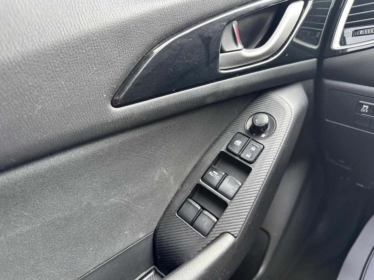 2015 Mazda MAZDA3 I Sport Photo
