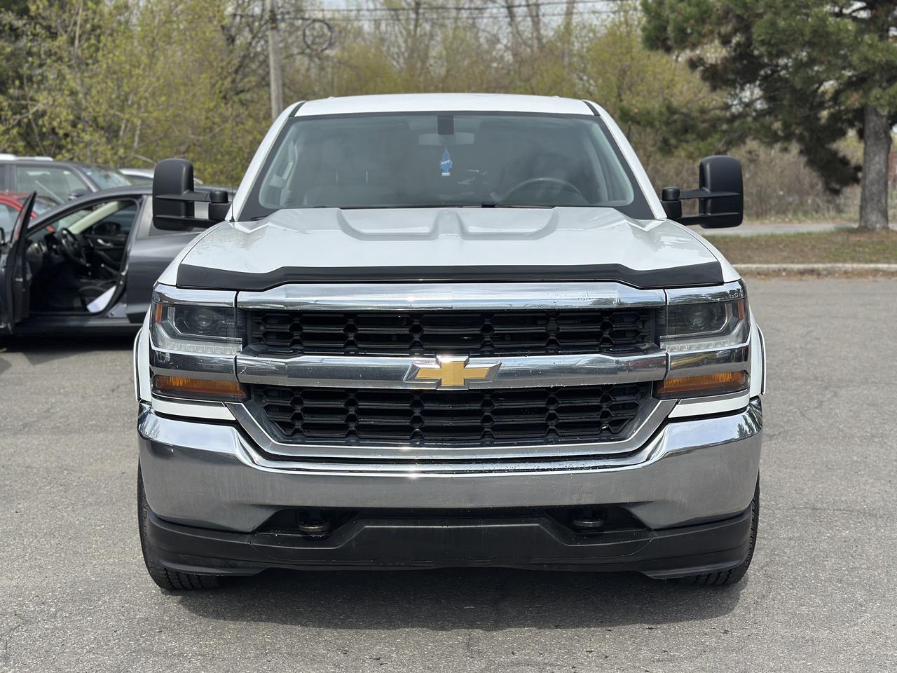 2018 Chevrolet Silverado 1500 5.3L V8  CREWCAB 4X4**NEW SHOCKS ALL AROUND** Photo