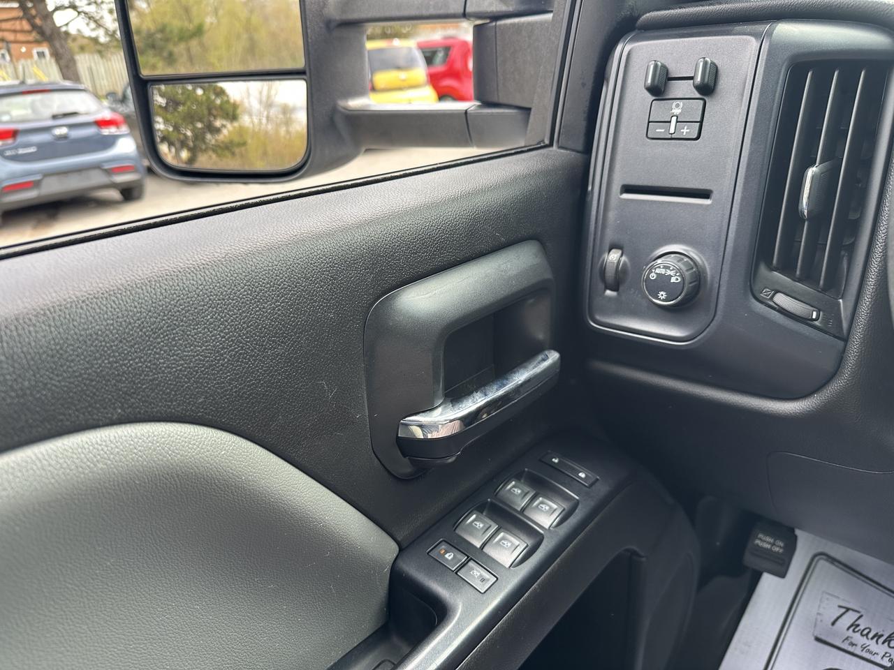 2018 Chevrolet Silverado 1500 5.3L V8  CREWCAB 4X4**NEW SHOCKS ALL AROUND** Photo