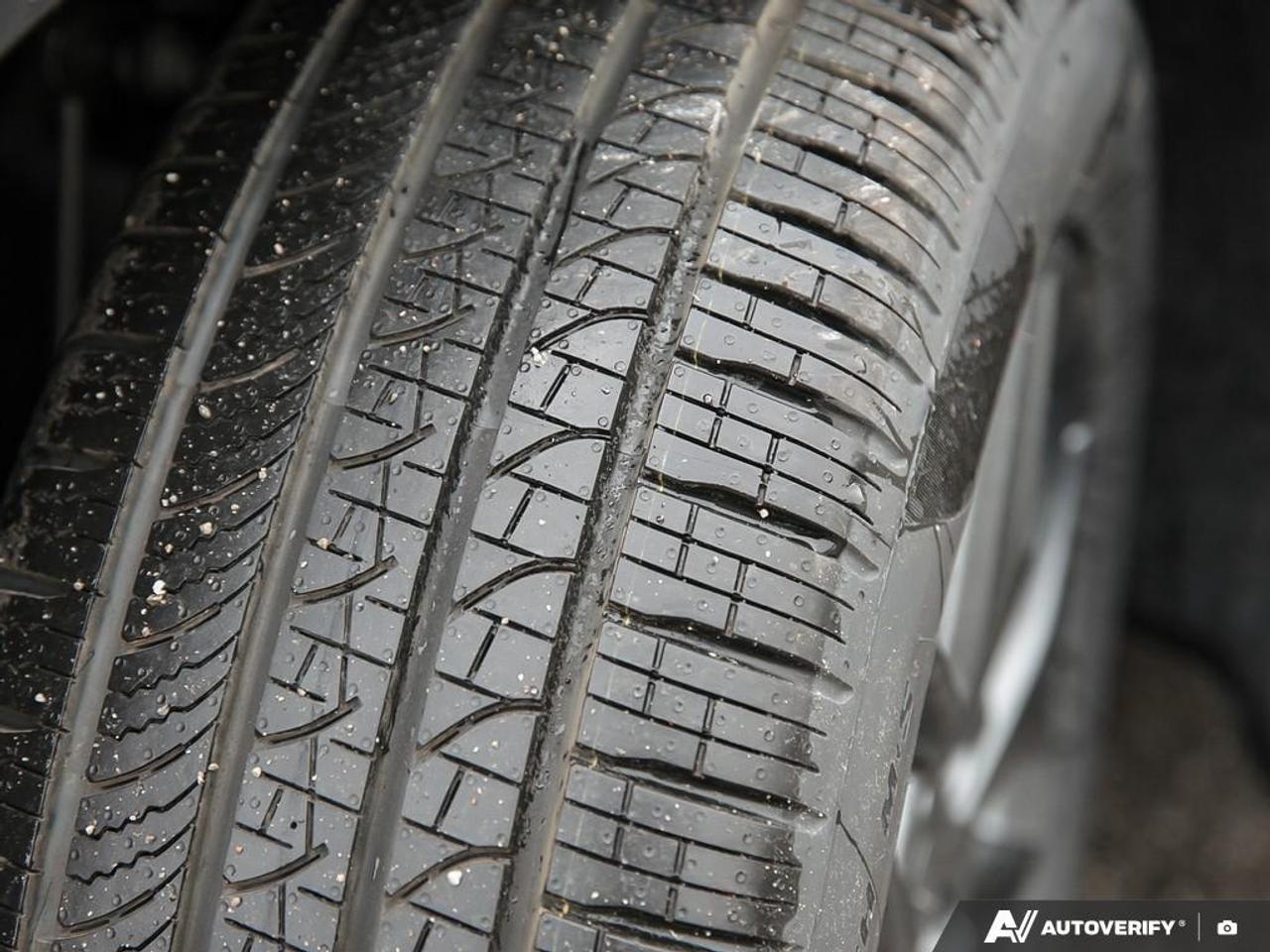 2027 Chrysler Pacifica Select Front-Wheel Drive Passenger Van Photo
