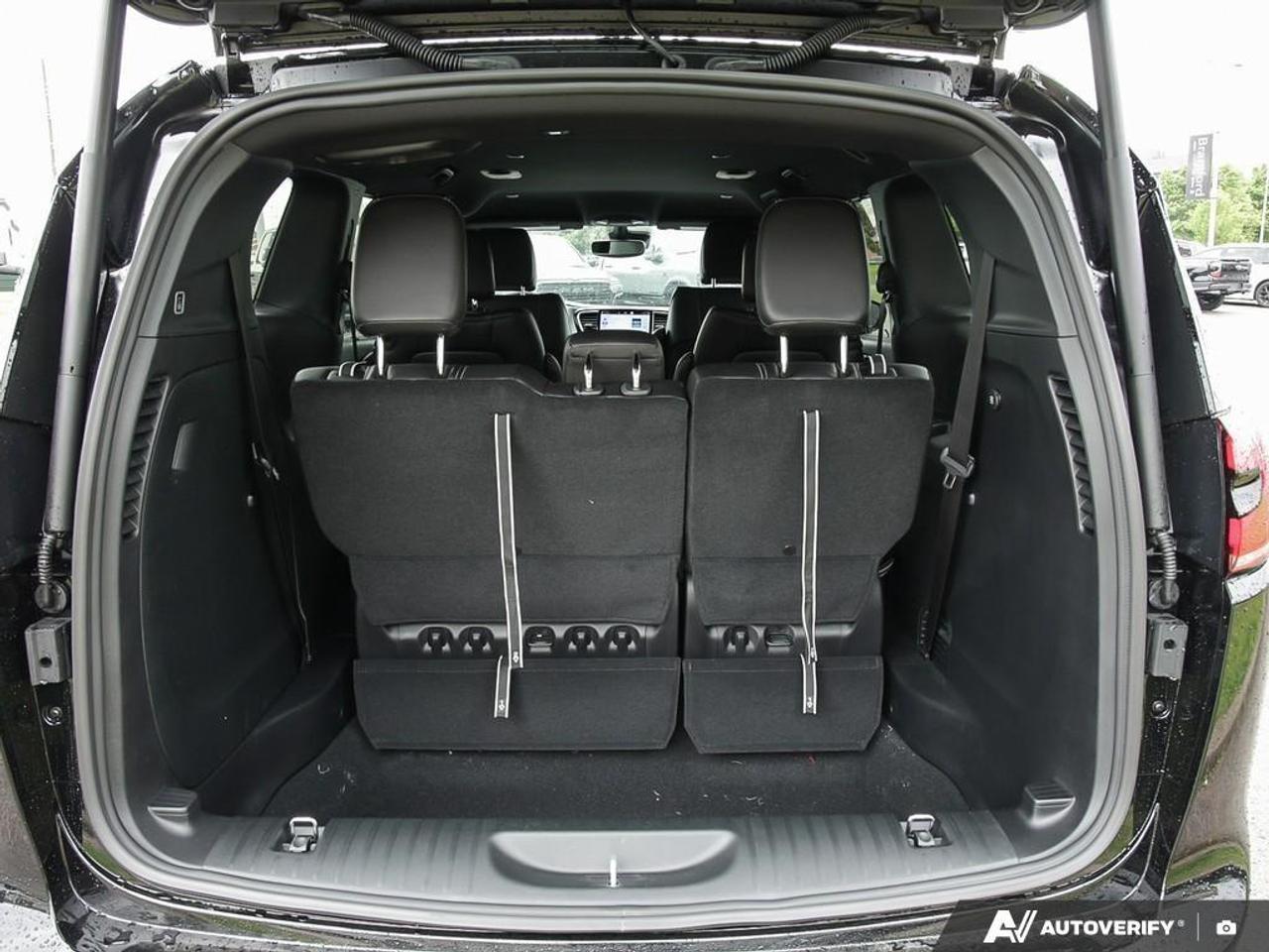 2027 Chrysler Pacifica Select Front-Wheel Drive Passenger Van Photo