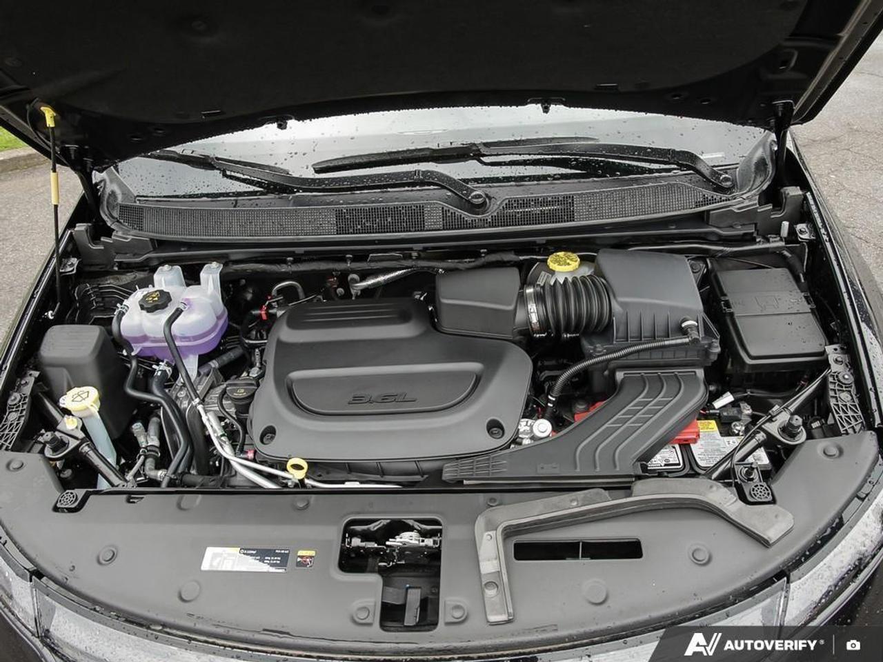 2027 Chrysler Pacifica Select Front-Wheel Drive Passenger Van Photo