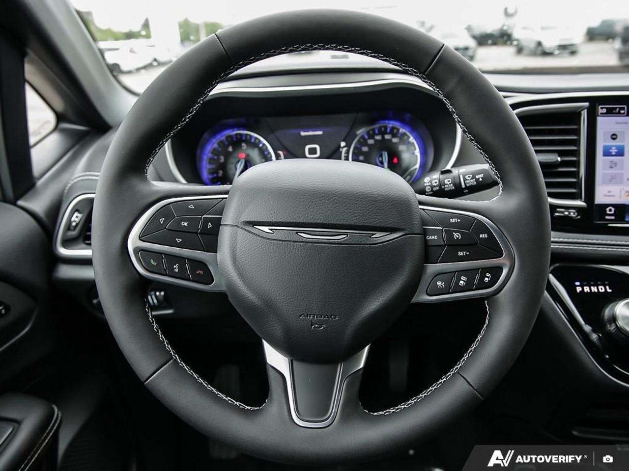 2027 Chrysler Pacifica Select Front-Wheel Drive Passenger Van Photo