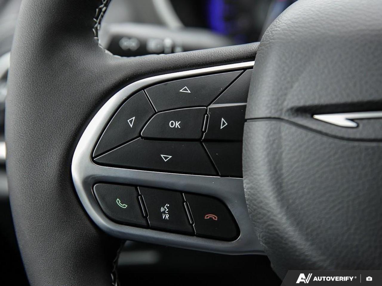 2027 Chrysler Pacifica Select Front-Wheel Drive Passenger Van Photo