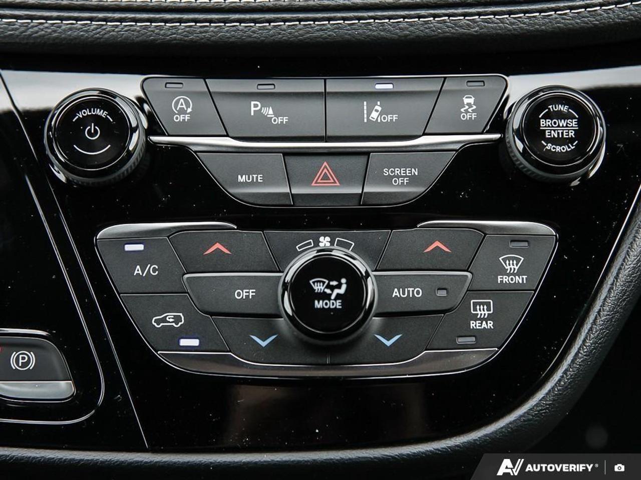 2027 Chrysler Pacifica Select Front-Wheel Drive Passenger Van Photo