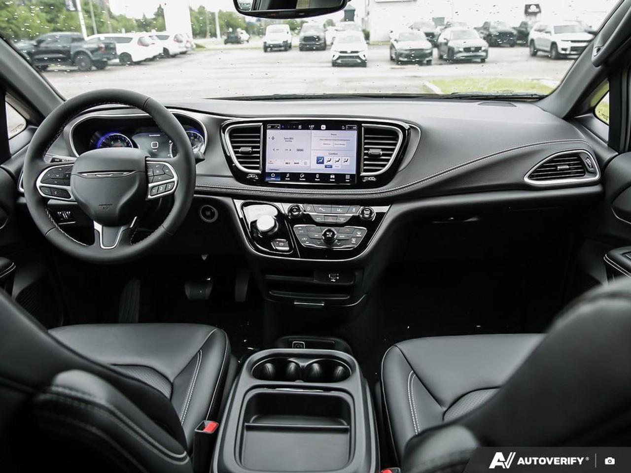 2027 Chrysler Pacifica Select Front-Wheel Drive Passenger Van Photo